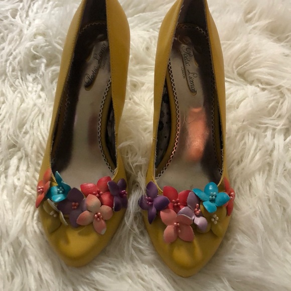 Poetic License Shoes - POETIC LICENSE LEATHER FLOWERED TOE YELLOW PUMP